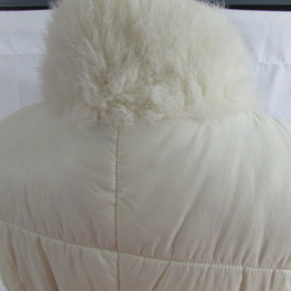 New York and Company Puffer Vest With Fur - Picture 7 of 8